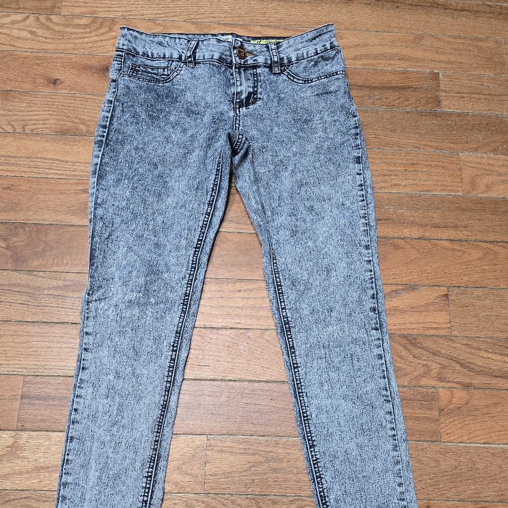 Indigo Rein Women's Blue Acid Wash Skinny Jeans